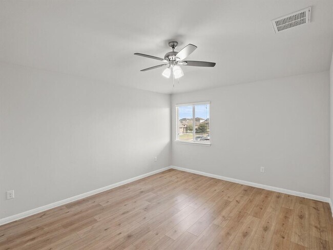 Building Photo - 303 Camellia Dr