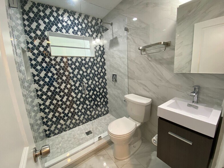 Building Photo - 1001 E Pine St