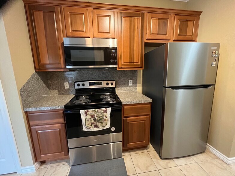 Brand New Appliances! - 1425 W Villa Maria Rd