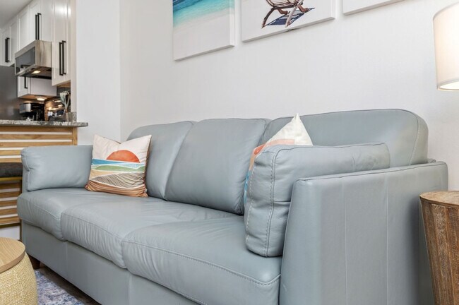 Building Photo - 775 Gulf Shore Dr