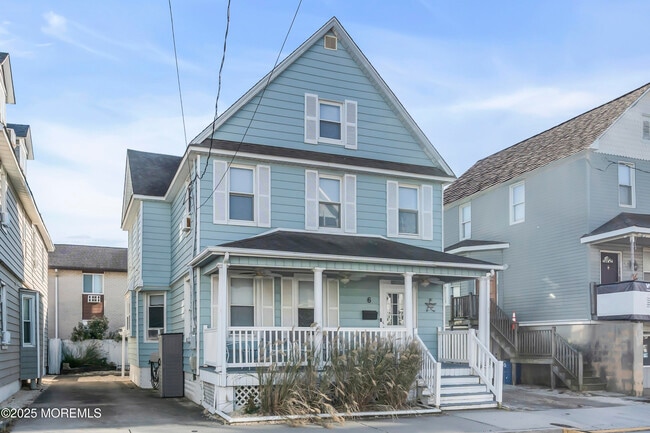 Building Photo - 6 Center St