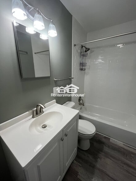 Building Photo - 9812 Balboa Dr