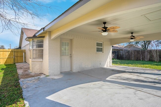 Building Photo - 4909 Meadow Pl Dr