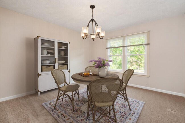 Building Photo - Charming Colonial in Elmhurst Station