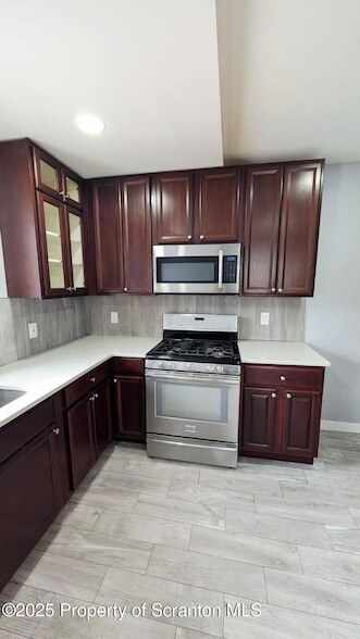 Building Photo - 124 Willow St