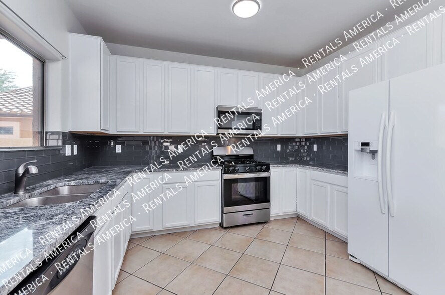 Building Photo - 60191 Verde Vista Ct