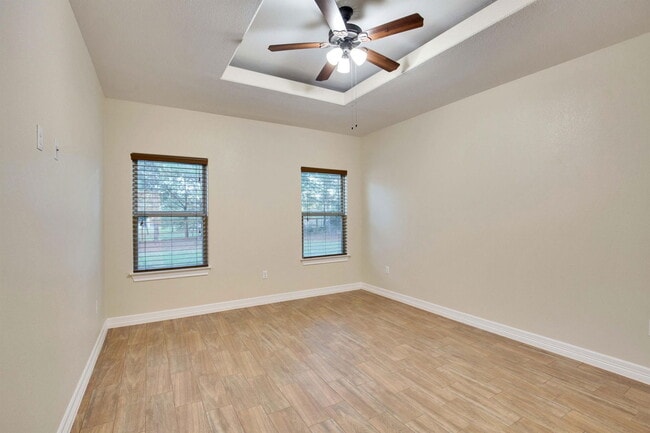 Building Photo - 118 N Buckhorn Dr