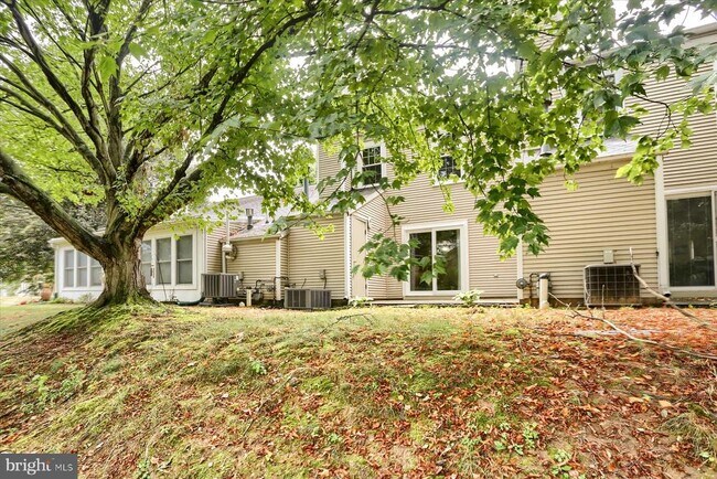 Building Photo - 802 Cambridge Ct