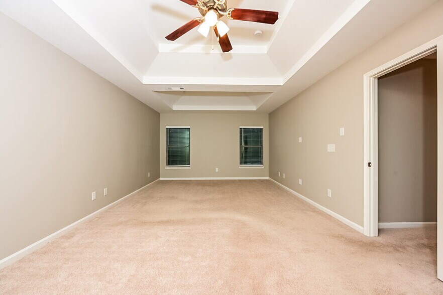 Building Photo - 559 Dahlia Dr