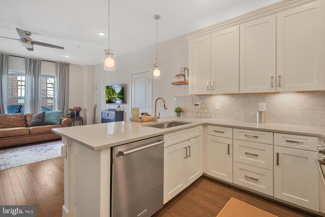 Building Photo - 813 Rockwell Ave