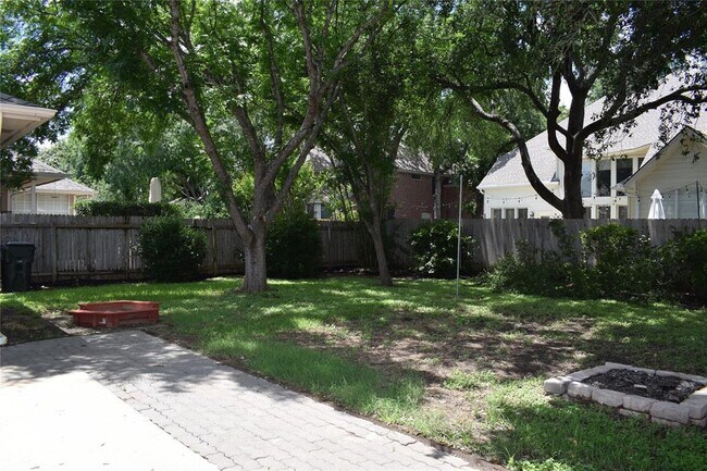 Building Photo - 30007 Oakland Hills Dr