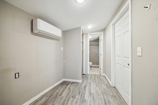 Building Photo - 21423 Park Valley Dr