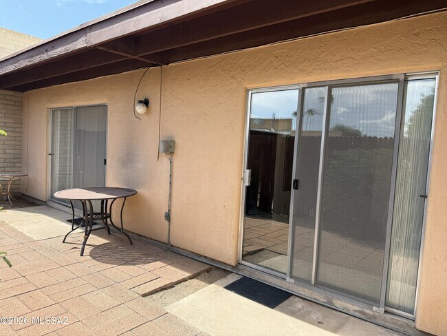 Building Photo - 964 S Pantano Rd