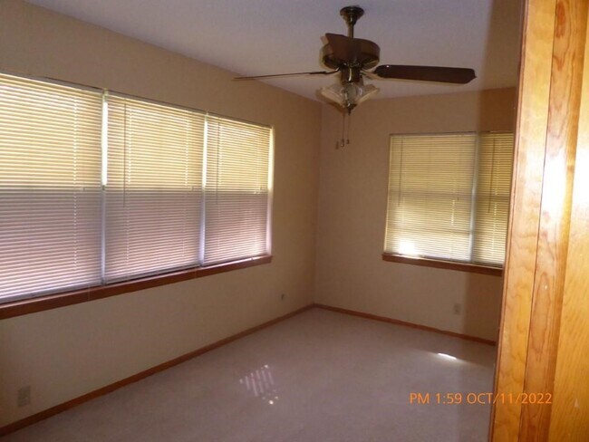 Building Photo - 2709 NW Marion Ave