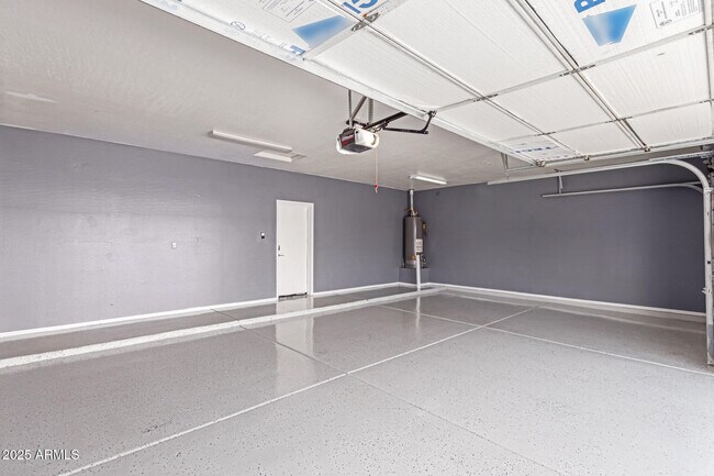 Building Photo - 8632 S 10th Ln