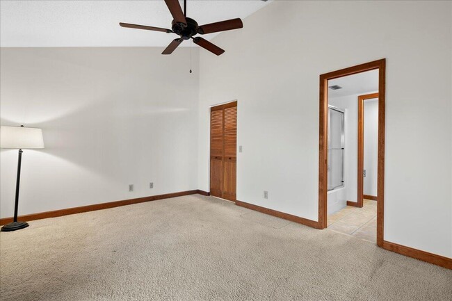 Building Photo - 1481 NE 14th Ct