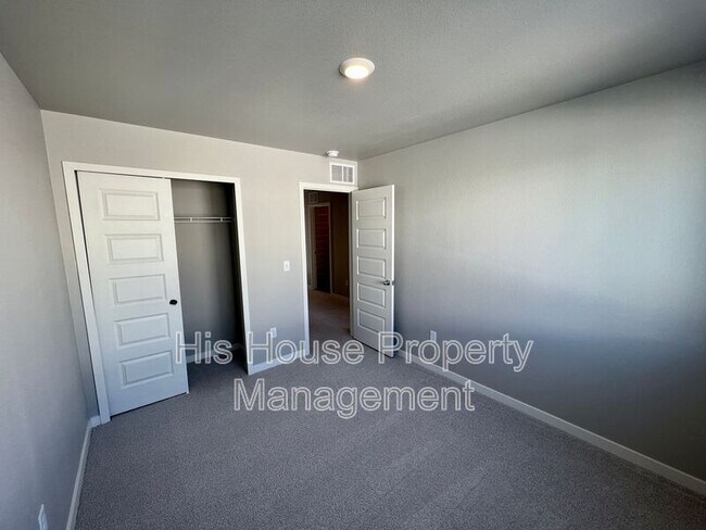 Building Photo - 3901 Canoe St