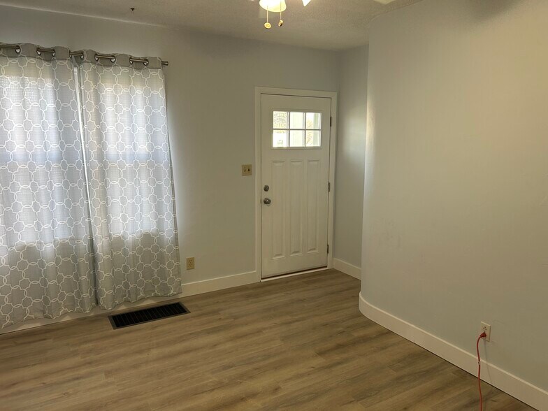 Building Photo - 355 W 200 N