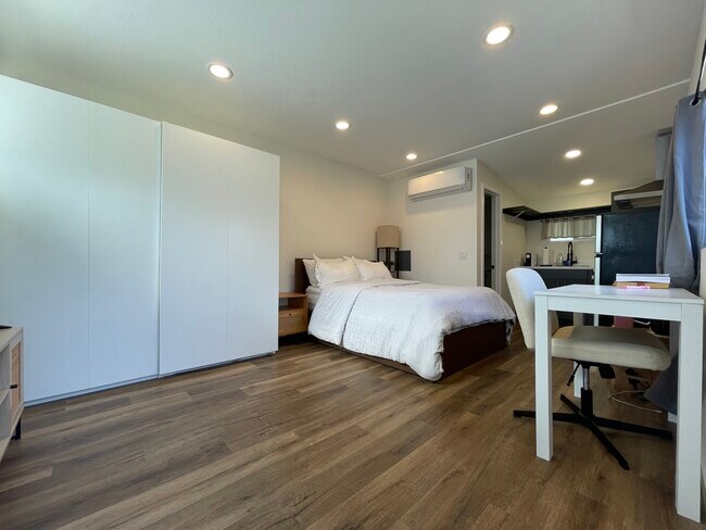 Building Photo - 1075 Redondo Ave