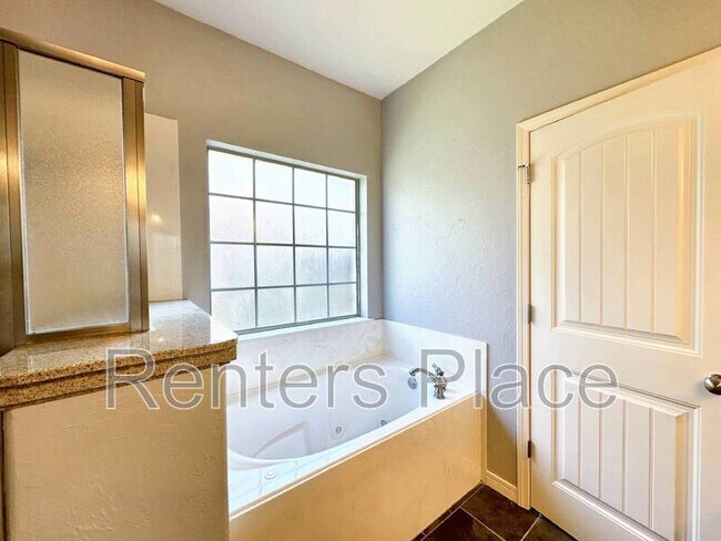 Building Photo - 11006 S Madison St