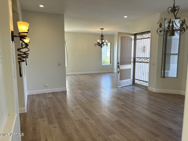 Building Photo - 3160 S Greythorne Way
