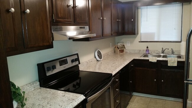 Building Photo - 24180 Woodridge Cir