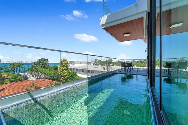 Building Photo - 11 Century Ln