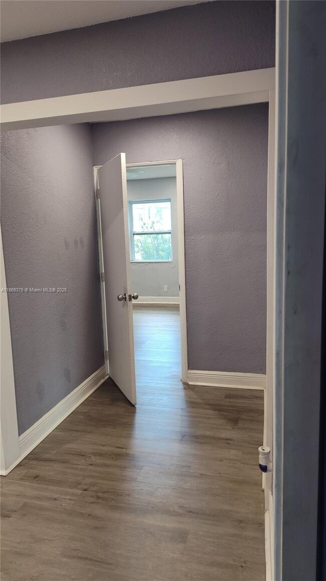 Building Photo - 849 W 2nd St