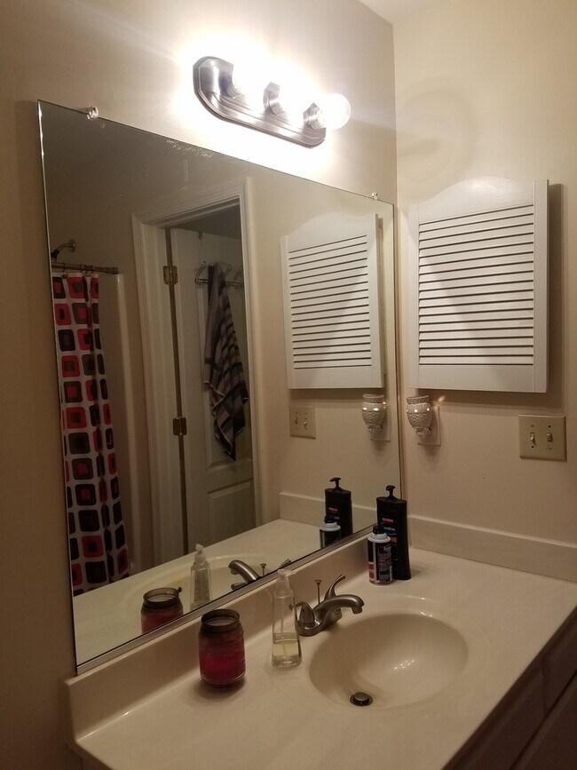 Building Photo - FANTASTIC TOWN HOME ON GREENBRIER FAIRWAYS GOLF COURSE!
