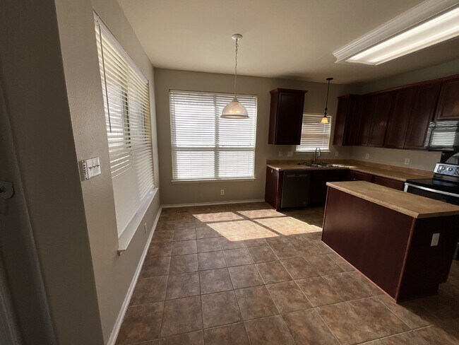 Building Photo - "Charming 3-Bed Oasis with Granite Touches & Cozy Fireplace in Cibolo!"