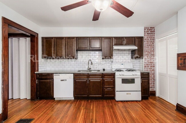 Building Photo - 247 E Jenkins Ave