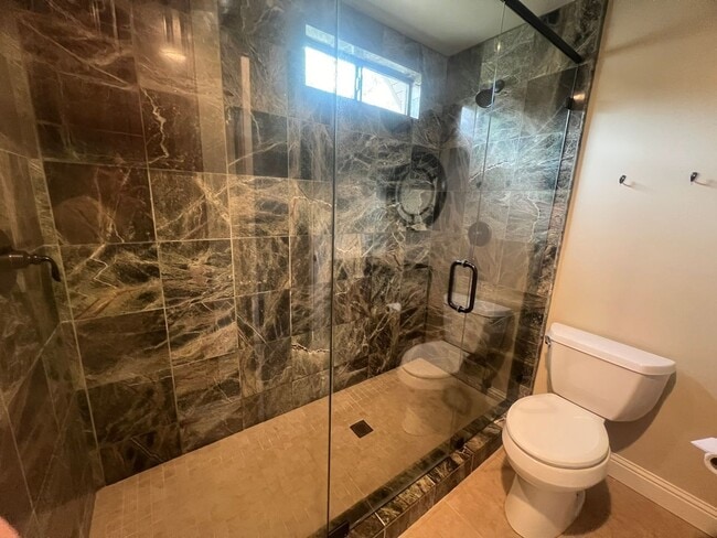 Building Photo - Cozy three bedroom two bath in Lake Wildwood