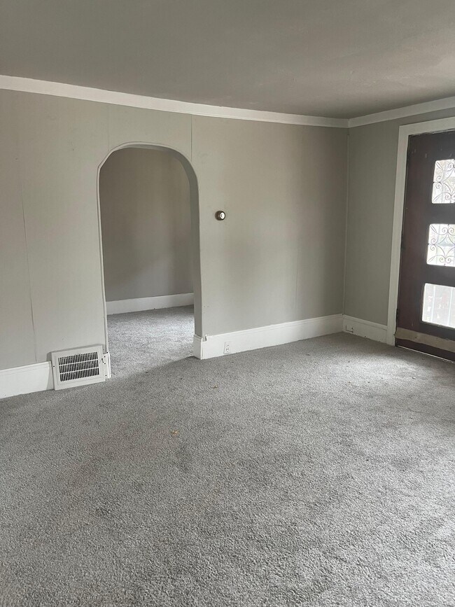 Building Photo - 3701 E 69