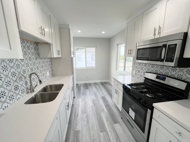 Building Photo - 4225 W 120th St