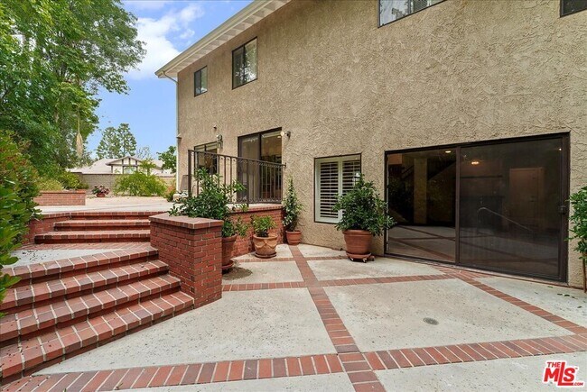 Building Photo - 6911 Sunset Ridge Ct