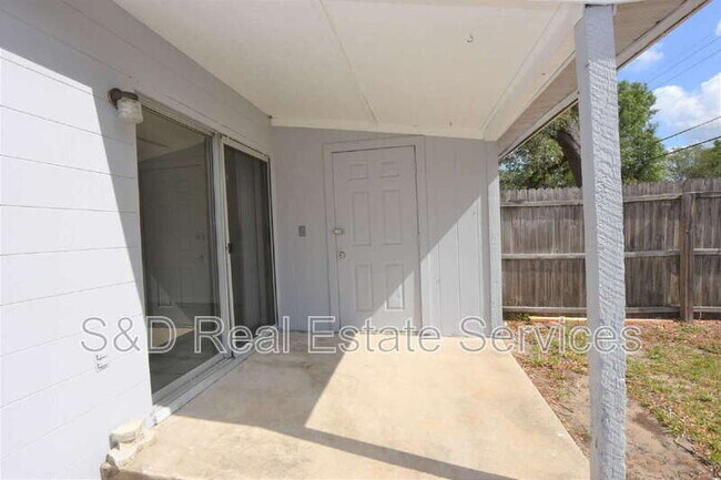 Building Photo - 1804 Crystal Grove Dr