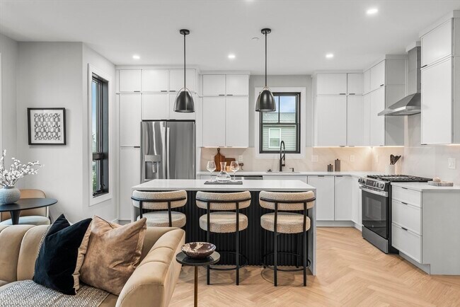 Building Photo - 106 Moore St