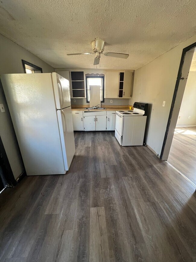 Building Photo - 731 E 3rd St