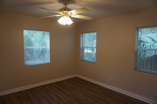 Building Photo - Beautiful 3 Bedroom House Behind Midtown