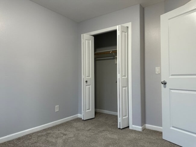 Building Photo - 223 Pioneer Dr