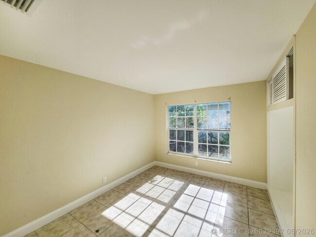 Building Photo - 420 Blue Heron Blvd