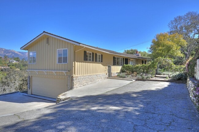 Building Photo - Peaceful Hope Ranch Living