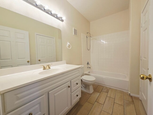 Building Photo - BEAUTIFUL GATED COMMUNITY WITH CLUBHOUSE, COMMUNITY POOL, COMMUNITY SPA, EXERCISE ROOM. FIRST FLO...