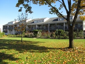 Building Photo - Charming Condo in Gated Community