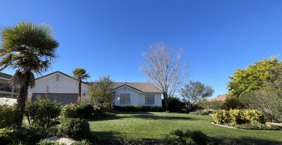 Building Photo - 3022 S Basswood Cir