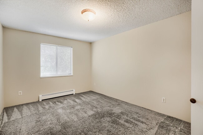 Building Photo - 709 20th St