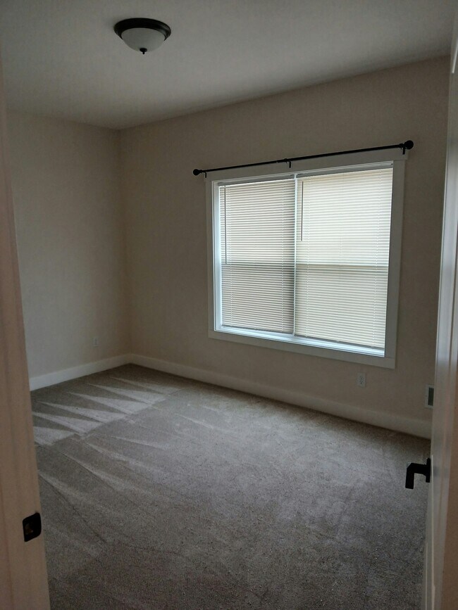 Building Photo - 2449 Waterford Pointe Dr