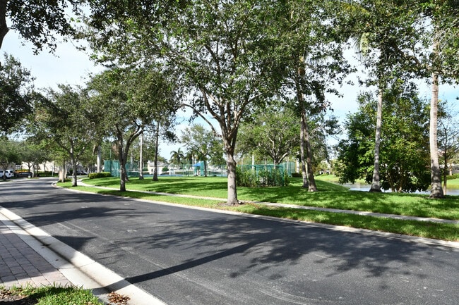 Building Photo - 327 Salinas Dr