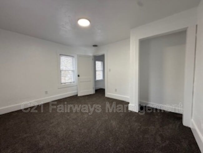 Building Photo - 16 Panorama Dr