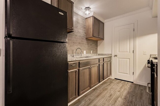 Building Photo - 319 E Edwards St